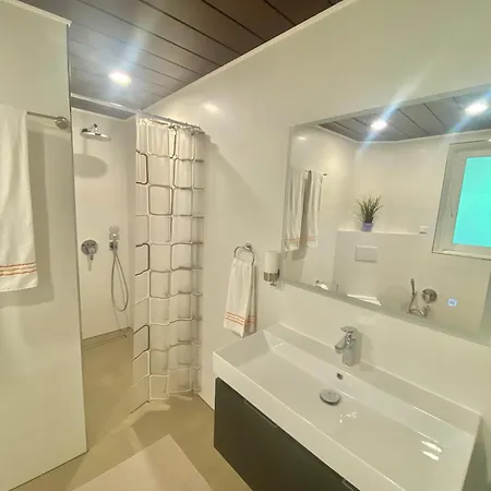 Apartment 6